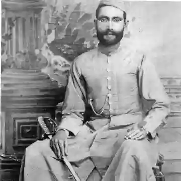 Muztar Khairabadi